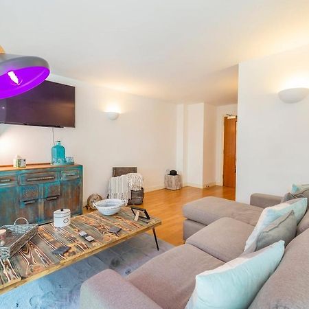 Large Boutique Harbourside Apartment - Football Table (Adults Only) 브리스틀 외부 사진