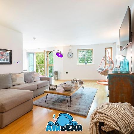 Large Boutique Harbourside Apartment - Football Table (Adults Only) 브리스틀 외부 사진