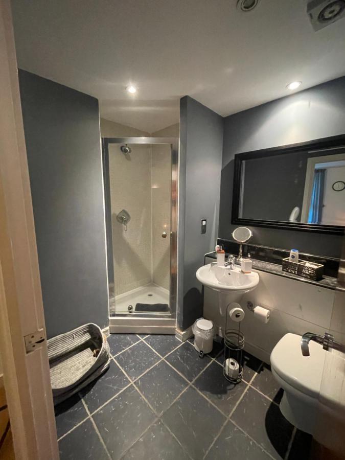 Large Boutique Harbourside Apartment - Football Table (Adults Only) 브리스틀 외부 사진